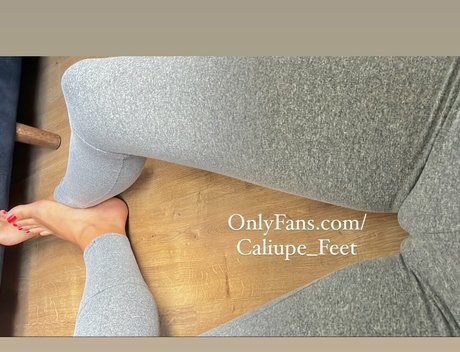 Caliupe feet hot model photo