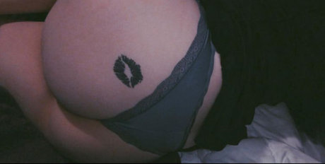 Emaliehall model naked picture