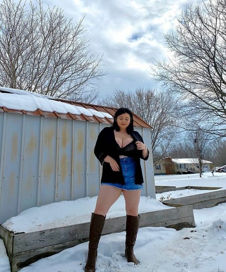 Emaliehall nice actress picture