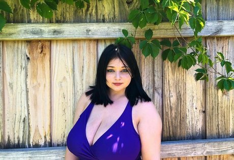 alt girl onlyfans pornographic photos