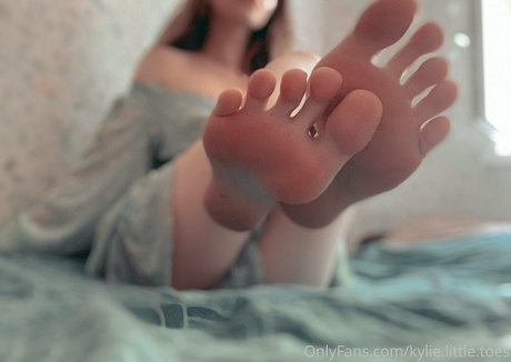 kylie little toes free actress image