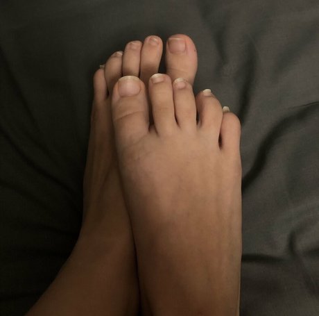 toesofmidna star exclusive pics