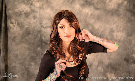 lilymonsterfree naked pornstar pics