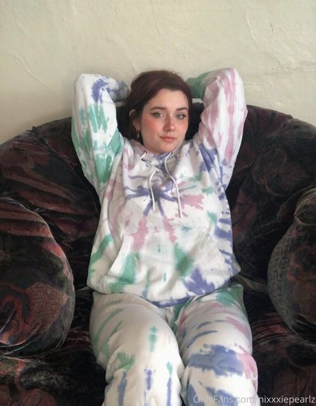 nixxxie hot star image