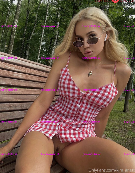 Kim Anett sexy top foto