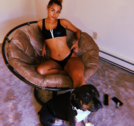 Janae Girard model nackte galerien