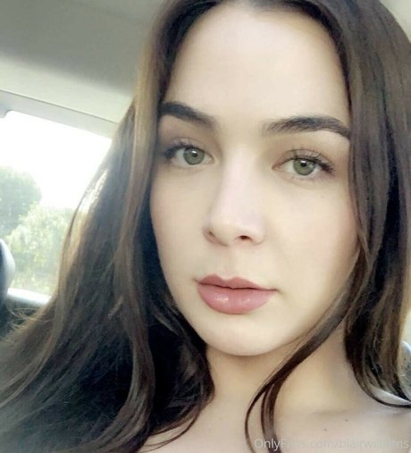 Blair Williams Bilder