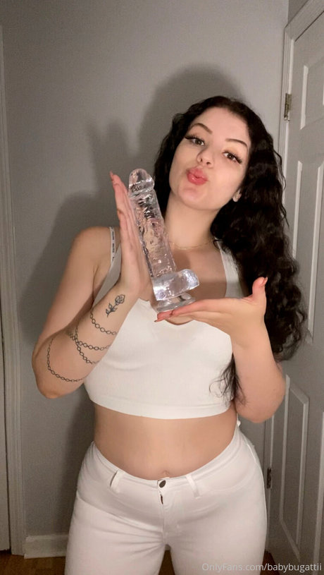 Nina Bugattii perfekte erwachsene galerien