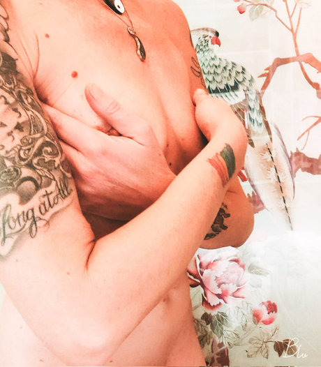 belarussische onlyfans nackt pornografische foto