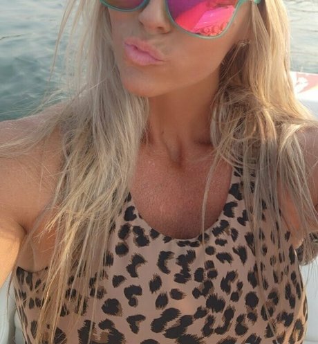 BethAdore kunst pornostar foto