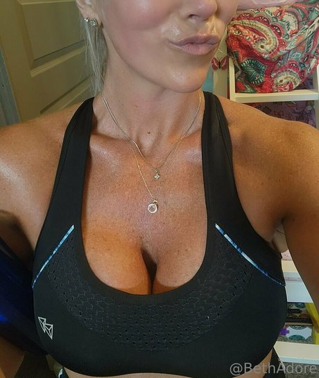 BethAdore kostenlose sex bild