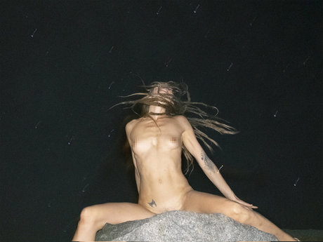 Scandinavian Nymph model akt galerien