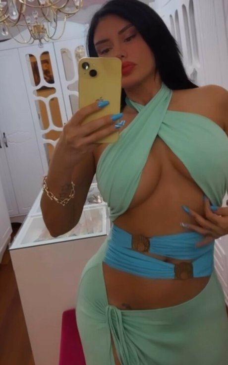 Ebru Polat model bild