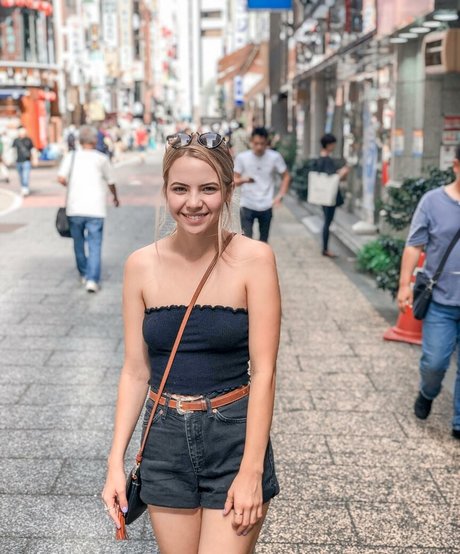 Bobbi Althoff hd schöne bild