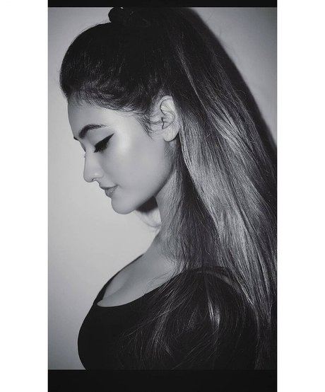 Nidhi Maheshwari xxx heiße bild