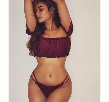 Nidhi Maheshwari heiße perfekte bilder