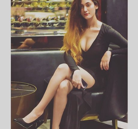 Nidhi Maheshwari nackt schöne fotos