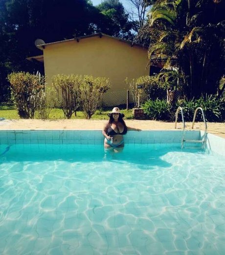 bi anchi00 nacktheit heiße foto