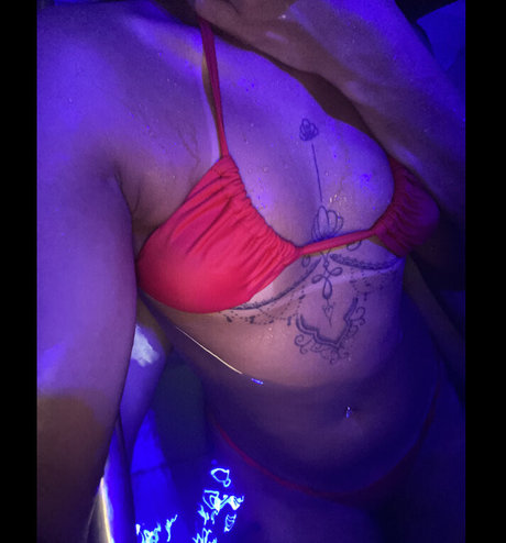 Carolina Missbella_ model nacktheit galerien