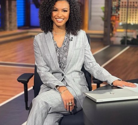 Malika Andrews nackte galerien