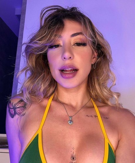 Nicole Louise model nackte bild