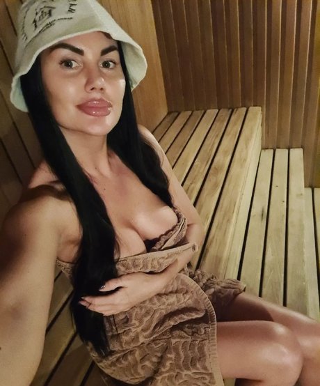 Thibisova nacktheit sexy galerie