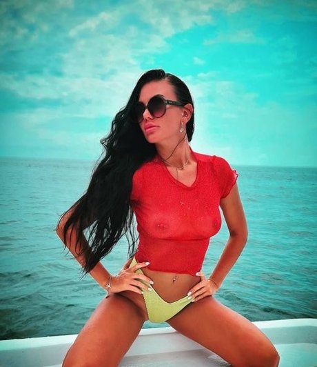 Thibisova perfekte pornographische bild