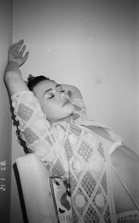 Rivkah nackt schöne foto