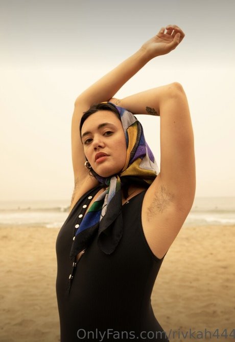 Rivkah nackt akt bild