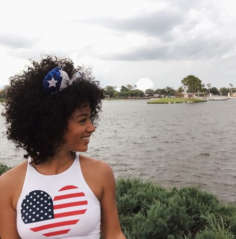 Alisha Wainwright schöne akt bilder