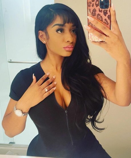 ashaughnfitness erwachsene nackte galerie