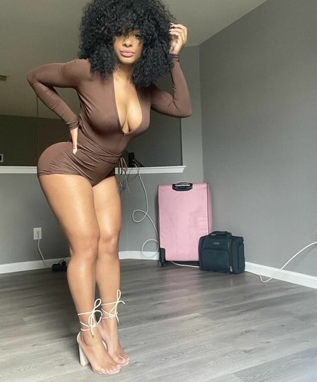 ashaughnfitness schauspielerin beste bild