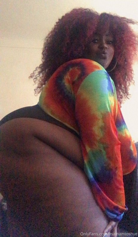 mamamioshye schauspielerin perfekte bilder