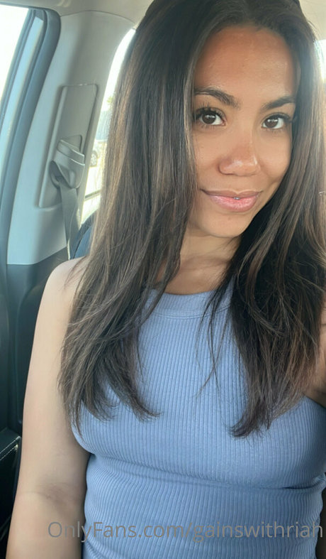 gainswithriah sexy schöne bild