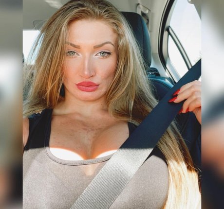 Enrica Ademi schöne pornostar bild