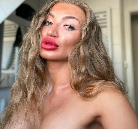 Enrica Ademi erotische pornographische fotos