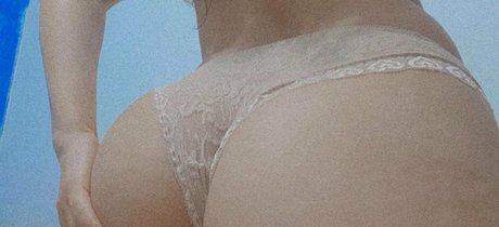 Iwaifu model porno bilder