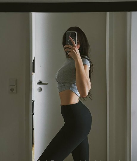 Charletta ASMR model sex bild