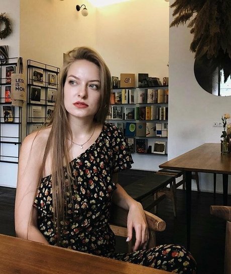 breite onlyfans nacktheit sexy bild