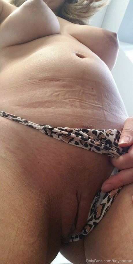 Tiny And Tan model erotische bilder