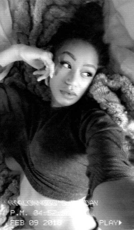 Nia Simone nackt erotische archiv