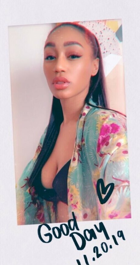 Nia Simone hd top fotos