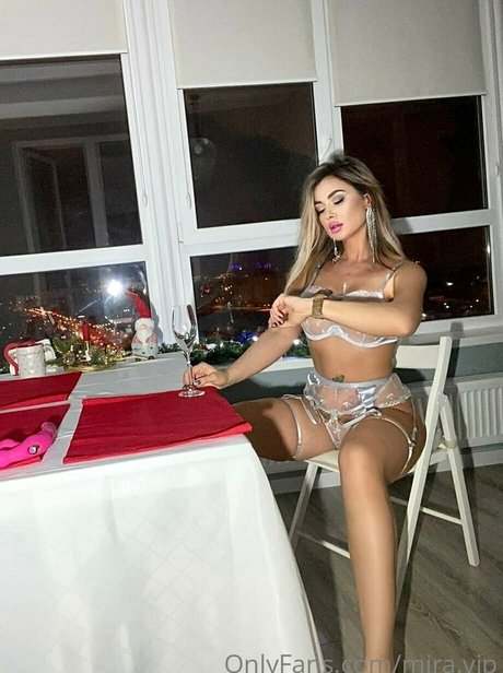 mira vip model porno bild