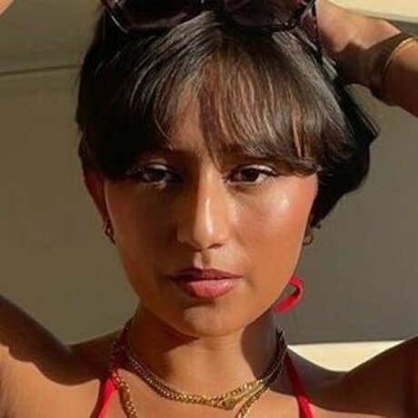 Champgnekisss model akt bilder