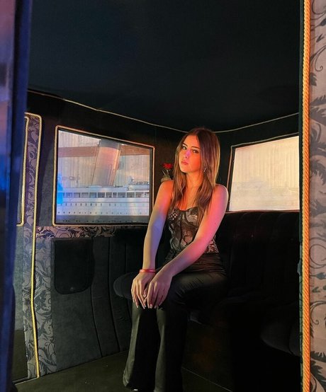 Lexy Kolker erwachsene schöne galerie