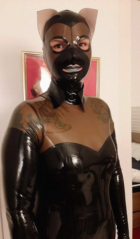 heavyrubberette hübsche kunst galerien