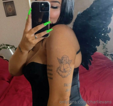 Charli Evans schauspielerin beste fotos