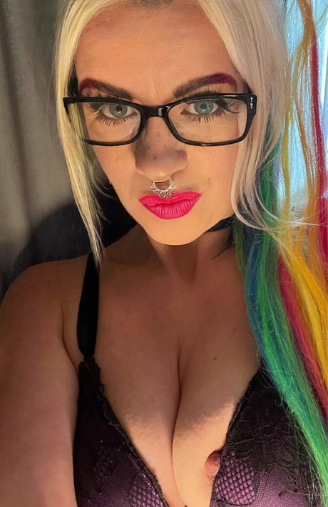 belle hella erwachsene xxx bild