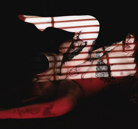 crushedvelvetx heiße nackte galerien