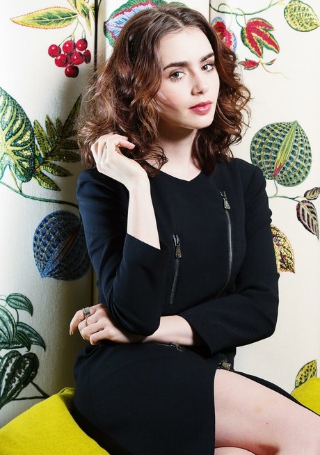 Lily Collins erotische akt galerie